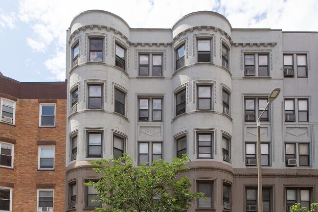 Foto del edificio - 66 Westland Ave