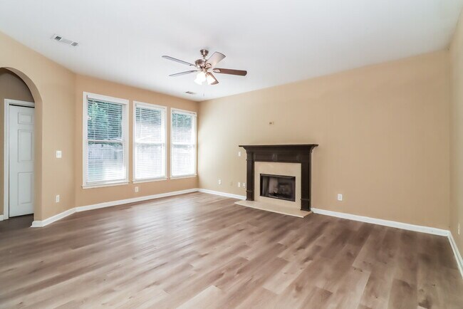 Foto del edificio - 3046 Woodbridge Ln