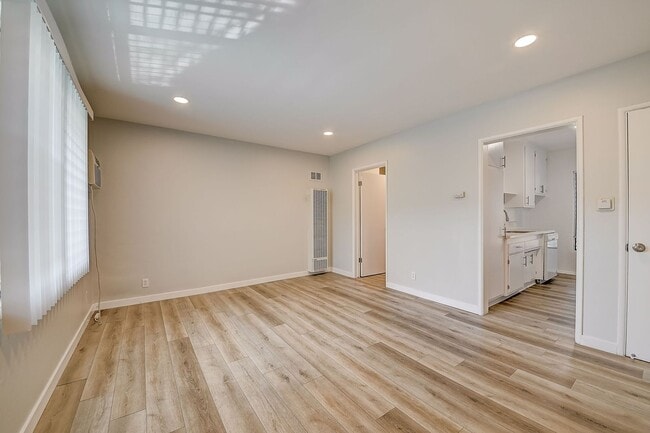 Interior Photo - 7057 Lanewood Ave