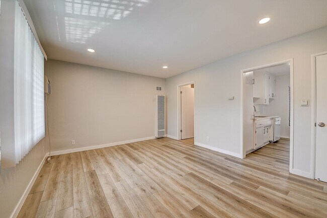 Interior Photo - 7057 Lanewood Ave