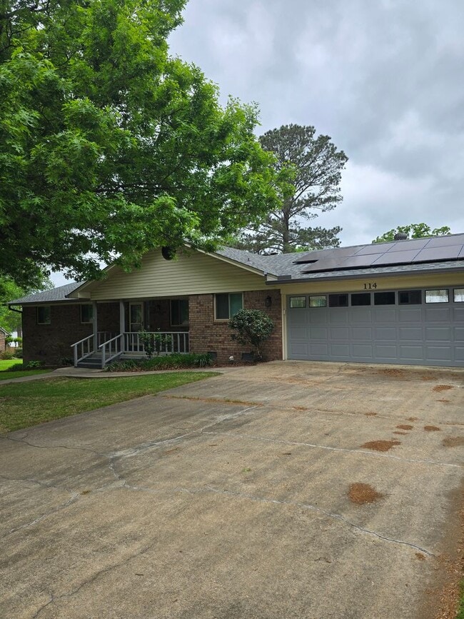 Foto del edificio - 3 bedroom 2 bath home with basement for lease