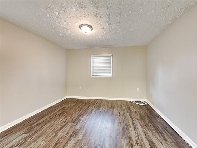 Building Photo - 1317 Classic Dr NE