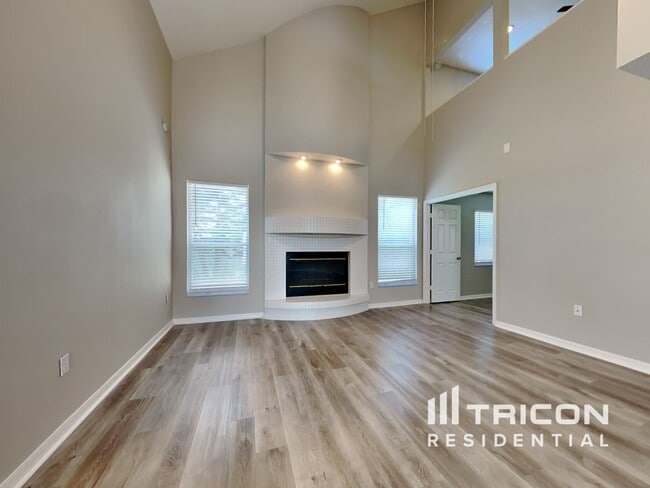 Foto del edificio - 528 Little Lake Ct