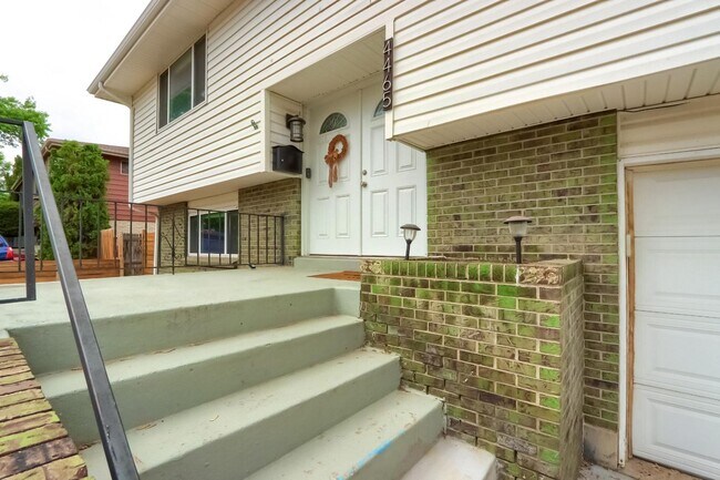 Foto del edificio - Beautiful 4-Bedroom, 3-Bathroom Home! Ever...