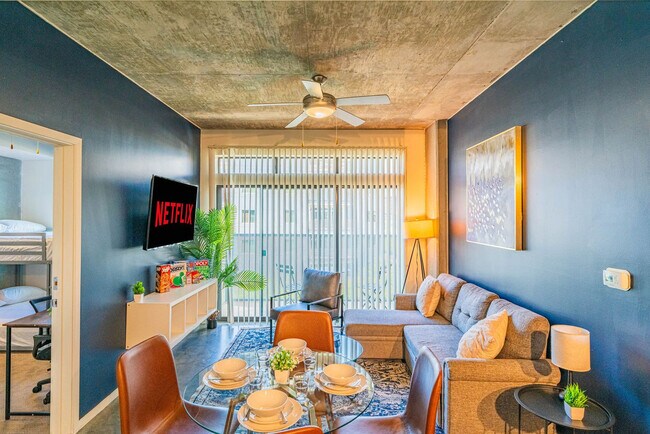 Foto del edificio - 333 E Roosevelt St