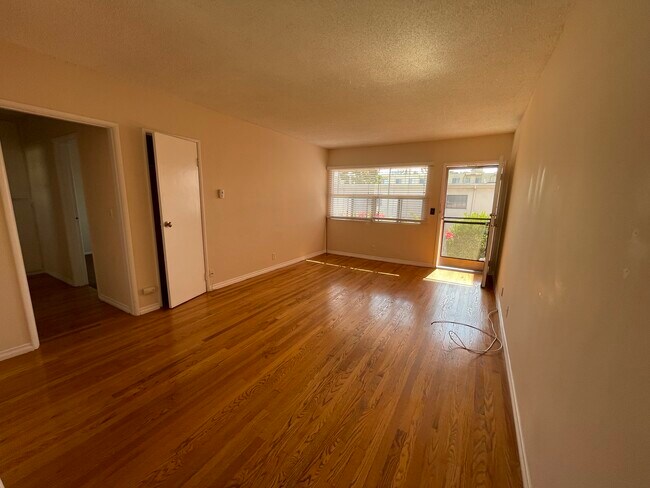 Building Photo - 11143 Aqua Vista St