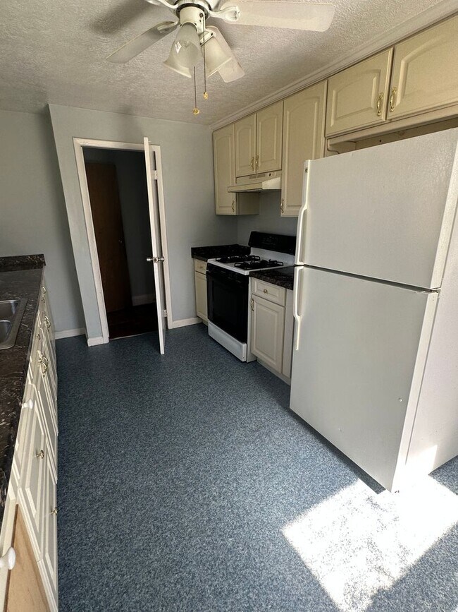Building Photo - 3bd Single Broadway/E. 55th St. Cash Pay