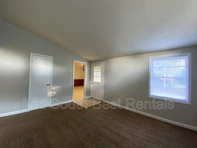 Foto del edificio - 3693 Shoreham Dr