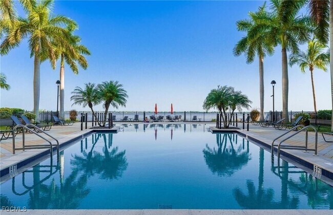 Foto del edificio - 2825 Palm Beach Blvd