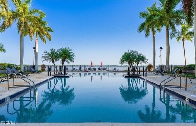 Building Photo - 2825 Palm Beach Blvd