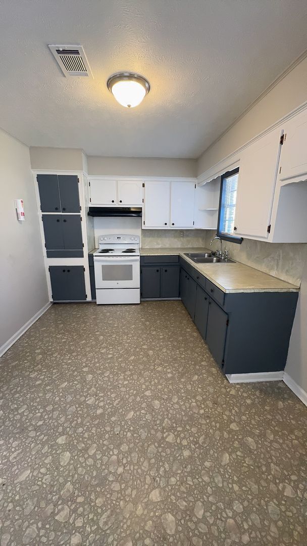 Building Photo - 4218 Cusseta Rd