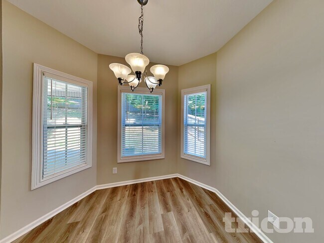 Foto del edificio - 476 Woodtrace Dr