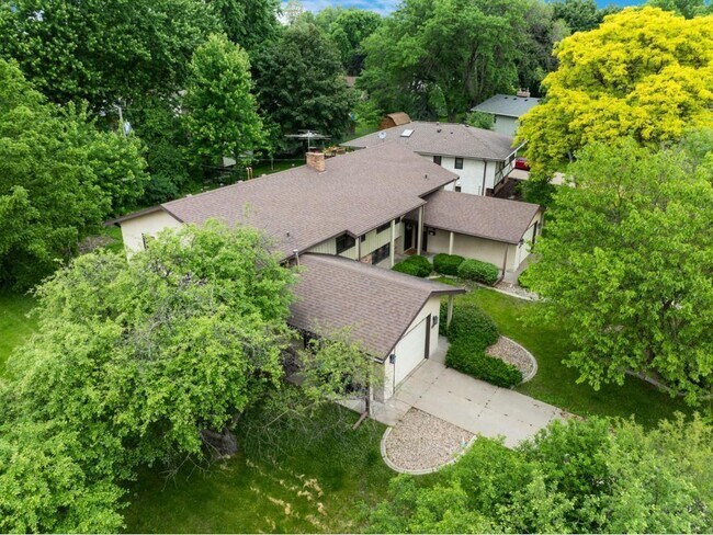 Foto del edificio - 3308 Roosevelt Ct NE