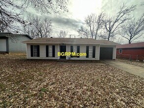 Building Photo - 220 Lonsdale Cir