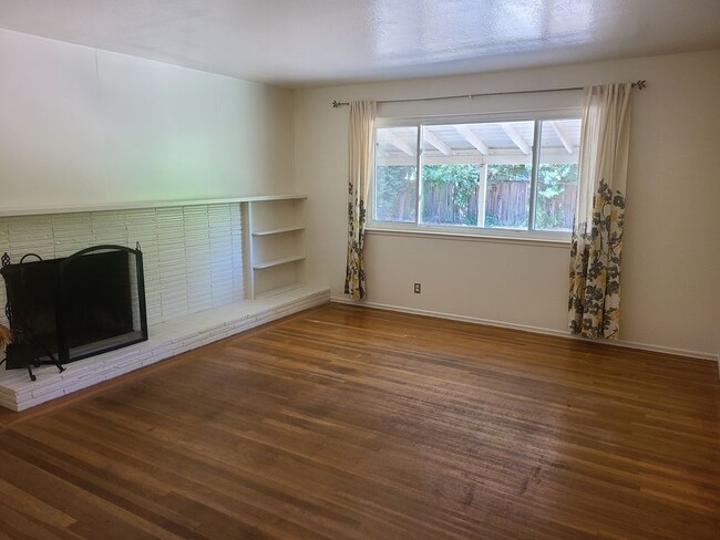 Building Photo - 7084 Wilshire Cir