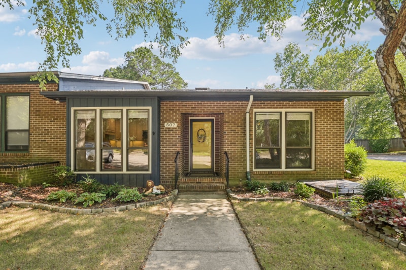 Primary Photo - 507 Apple Ln