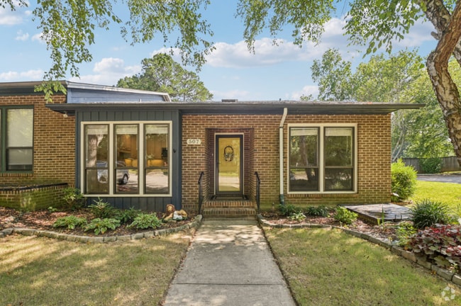 Building Photo - 507 Apple Ln