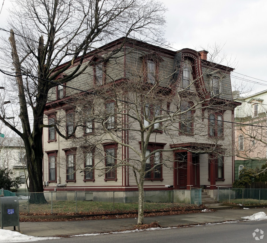 Building Photo - 25 Parade St