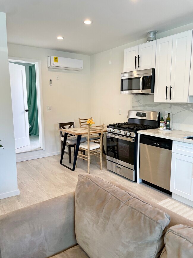 Foto del edificio - 19934 Saticoy St