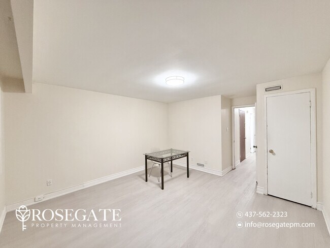 Photo du bâtiment - Spacious 2-Bedroom Main Level Apartment with In-Unit Laundry & Parking – Scarborough