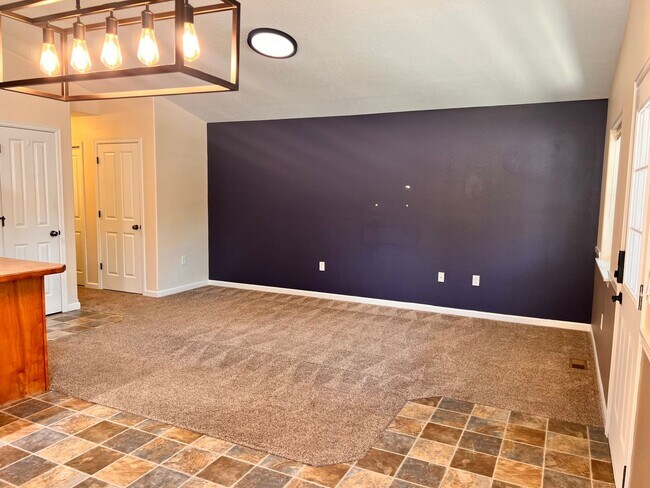 Foto del edificio - Spacious 3-bedroom, 2 bath in Lolo, MT!!