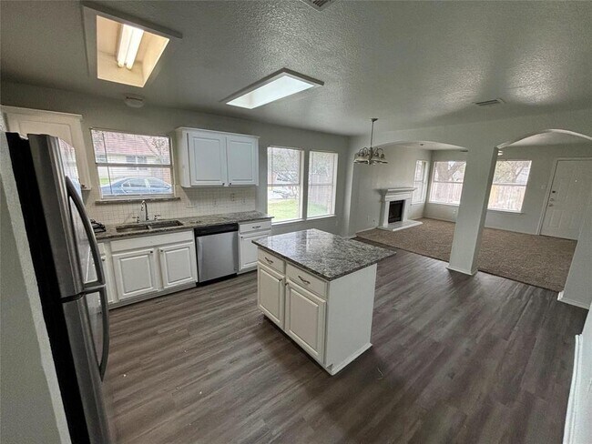 Building Photo - 8616 Devine Ln