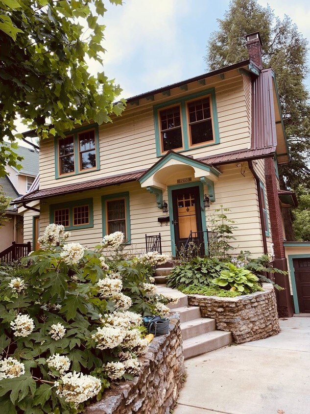 Foto principal - 1418 Goddard Ave