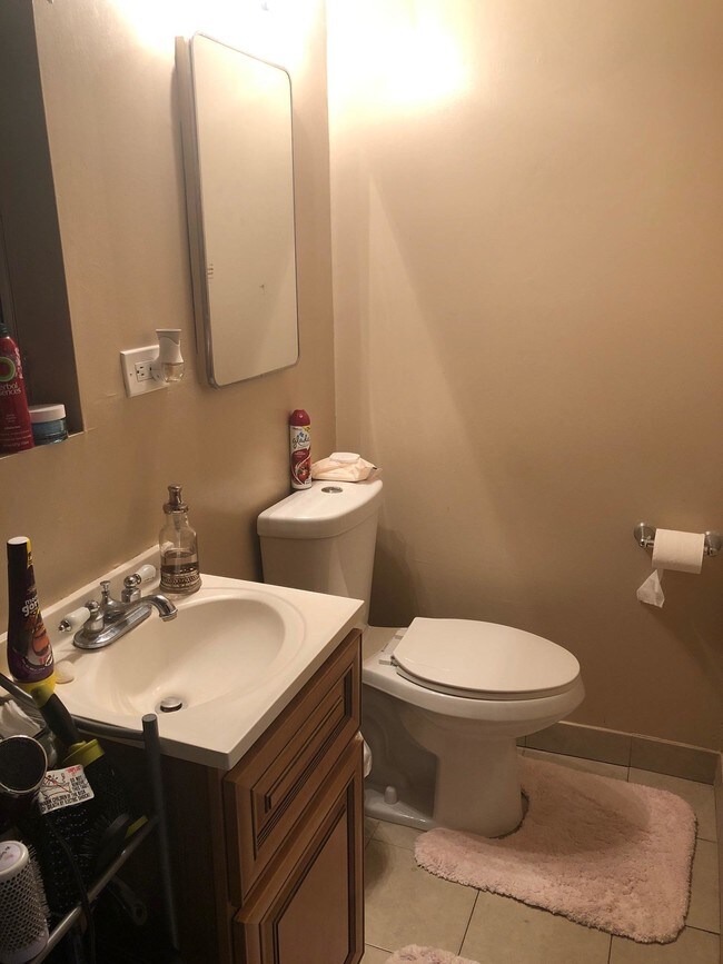 Baño - 349 W Lomita Ave