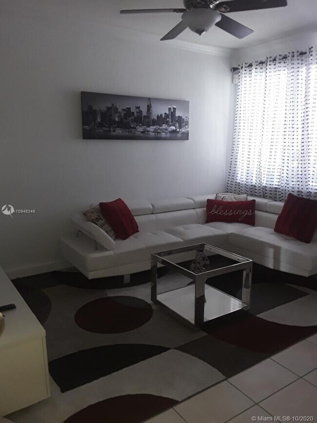 Foto del edificio - 6960 NW 177th St