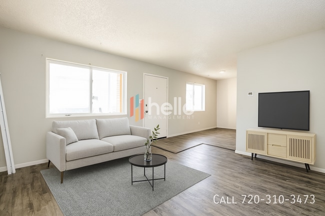 Building Photo - 984 E Saxony Dr
