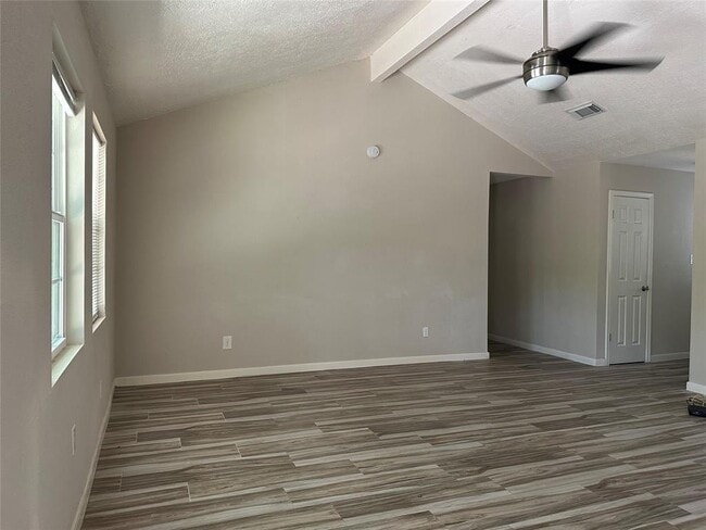 Building Photo - 16766 Glen Eagle Dr N