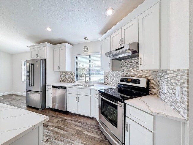 Foto del edificio - 1715 S Pebble Beach Blvd