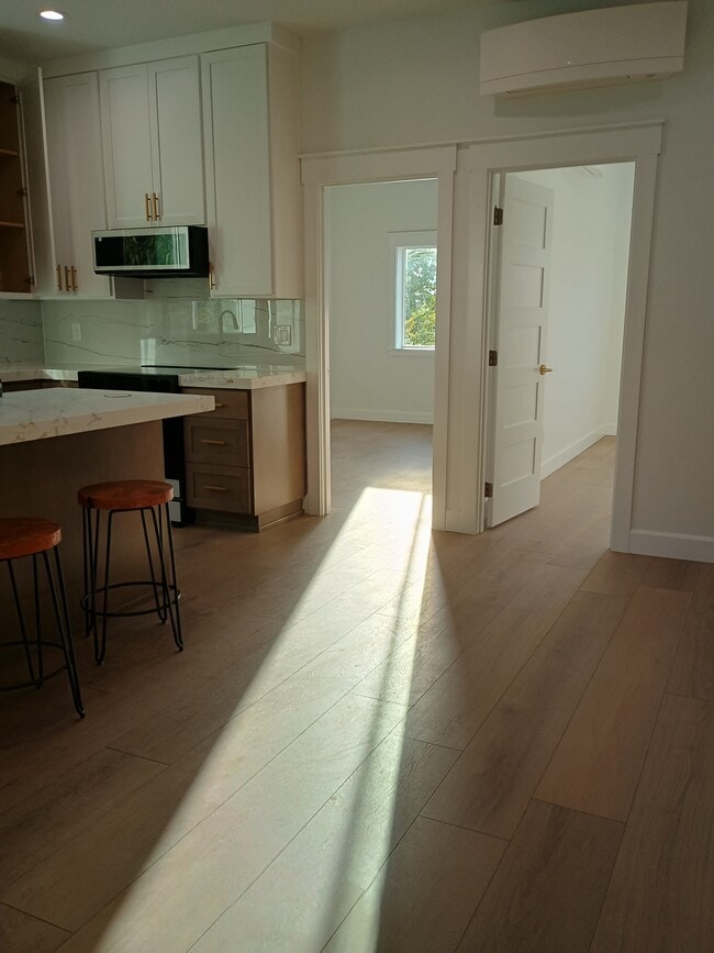 Building Photo - 1815 G St