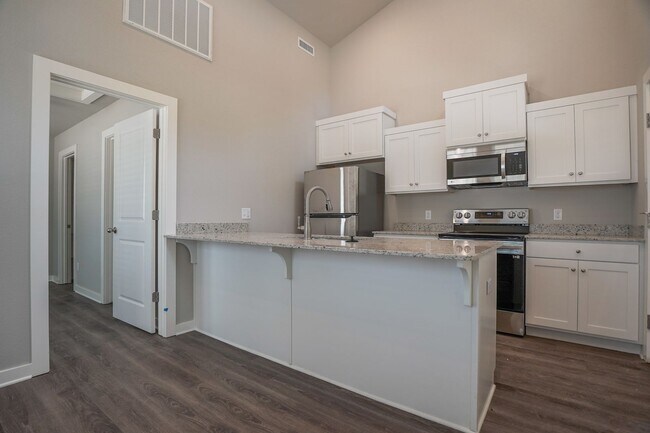 Building Photo - 1 Bedroom 1 Bath Cottage in Fayetteville!