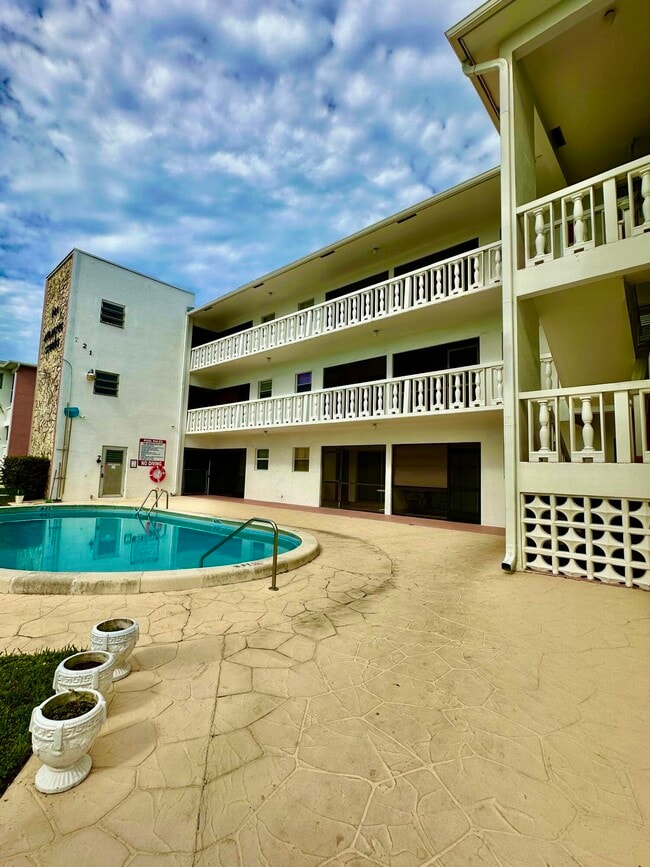 Building Photo - 721 Atlantic Shores Blvd