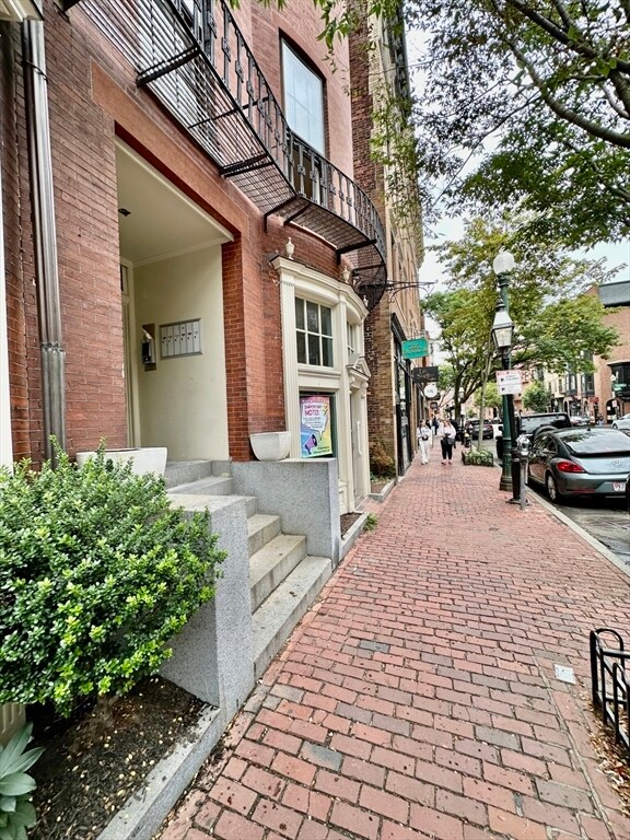 Building Photo - 105 Charles St