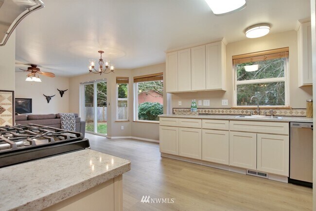 Building Photo - 1701 23rd Avenue Ct SE