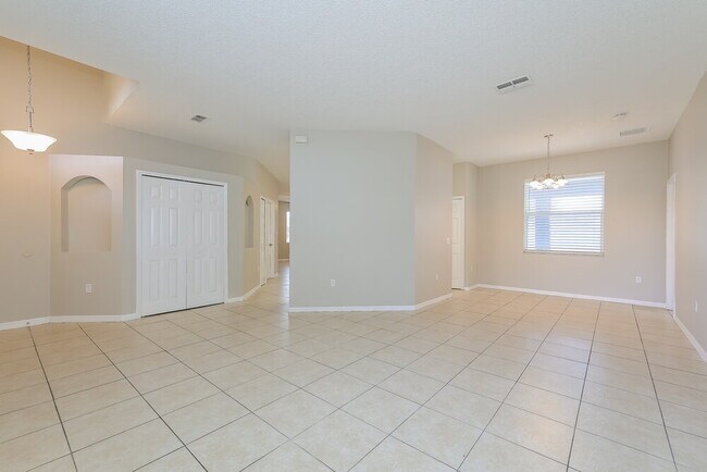 Building Photo - 565 Viceroy Ct