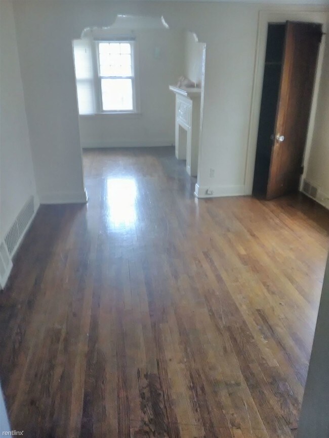 Building Photo - 2 br, 1 bath House - 13030 Corbett St