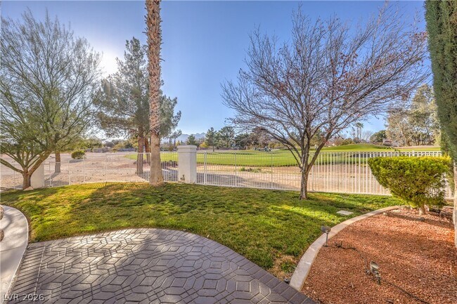 Foto del edificio - 5152 Forest Oaks Dr