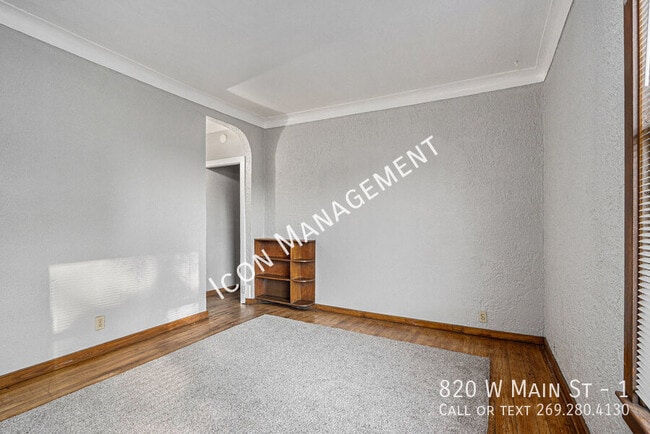 Foto del edificio - 820 W Main St
