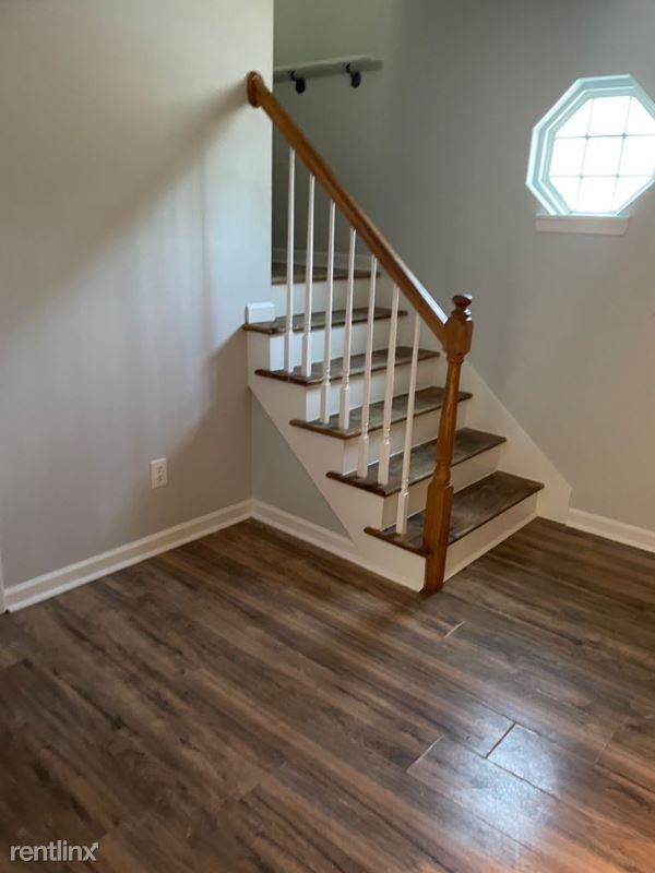 Building Photo - 4 br, 2 bath Townhome - 11 Middlebrook Dr