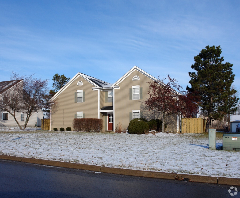 Building Photo - 7468 Huntington Dr