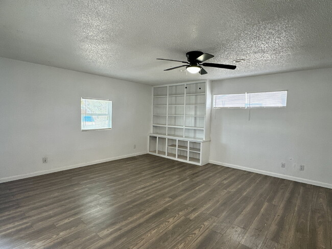 Foto del edificio - Spacious home in Slaton!