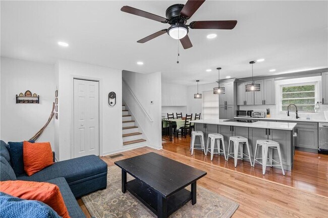 Building Photo - 799 Pine Roc Dr