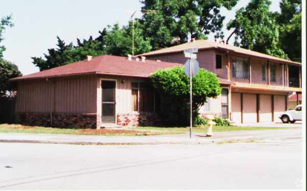 Foto del edificio - 1001 Madera Ave
