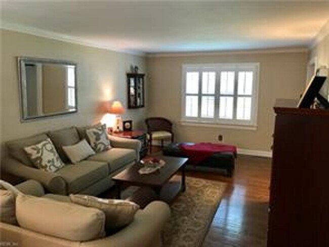 Foto del edificio - 4 Bedroom 2.5 bath Located in Larkspur VB