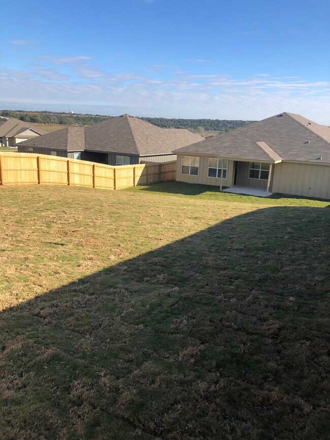 Foto del edificio - 210 Fawn Ridge Dr