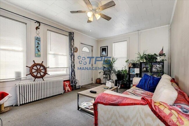 Building Photo - 243 Cedar St