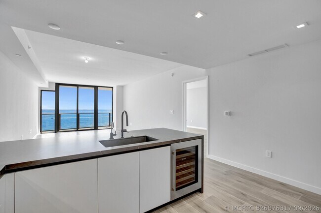 Foto del edificio - 1116 N Ocean Blvd